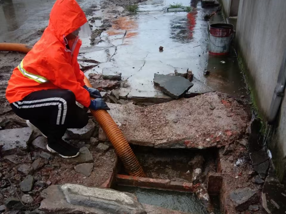 黄浦专业清理污水池 炜誉市政以规范流程守护城市 “肠道”