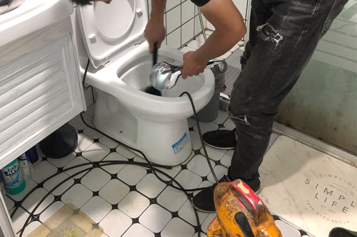 黄浦马桶堵塞自己疏通还是找师傅?专业上门服务让你省时更省心